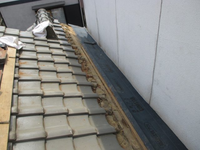 姫路市で谷下部分防水紙敷き直し